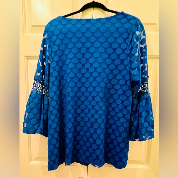 Alfani Bright Blue Top w/ Bell Sleeves Sleeves size 1X - Picture 3 of 4
